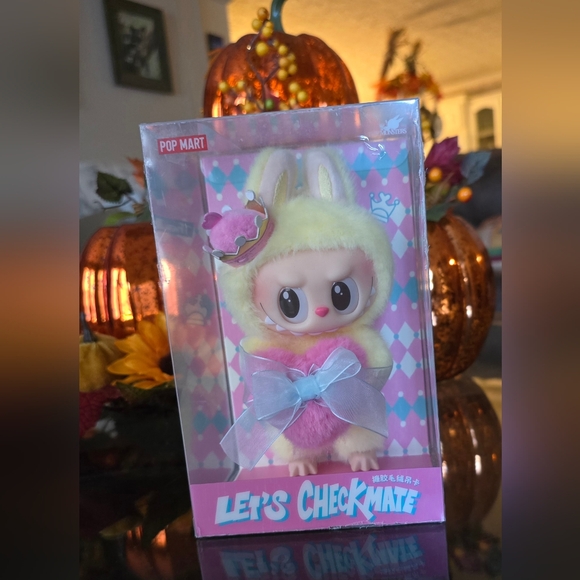 The Monsters Let's Checkmate Vinyl Plush Hanging Card - Picture 9 of 11